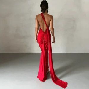 Elegant Halter Neck Red Prom Dresses with Open Back and Sleek Fit