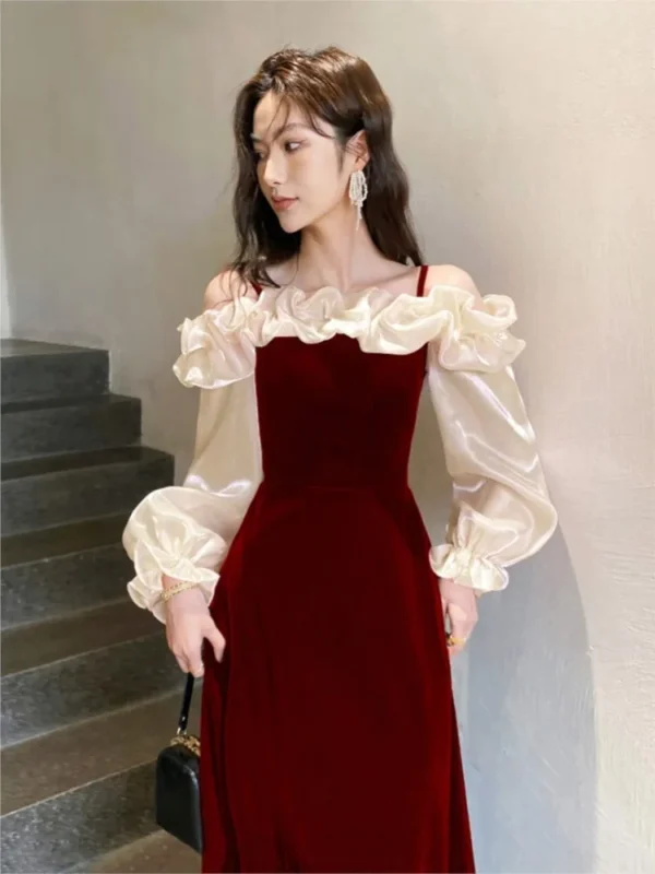 Elegant red prom dresses with ruffles, puff sleeves, and split design - Image 4